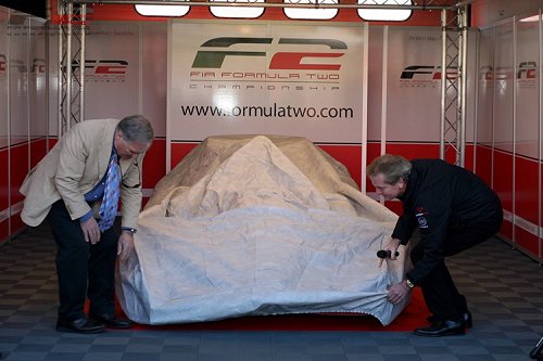 F2 wordt onthuld door Palmer en Head